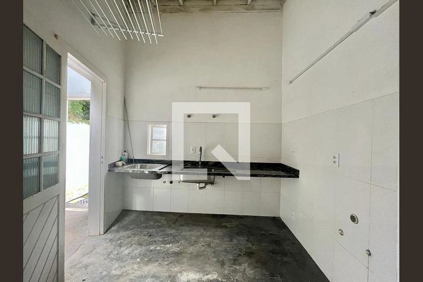 Balcony with a grill in a 3-bedroom house, 220 m² — photo 41