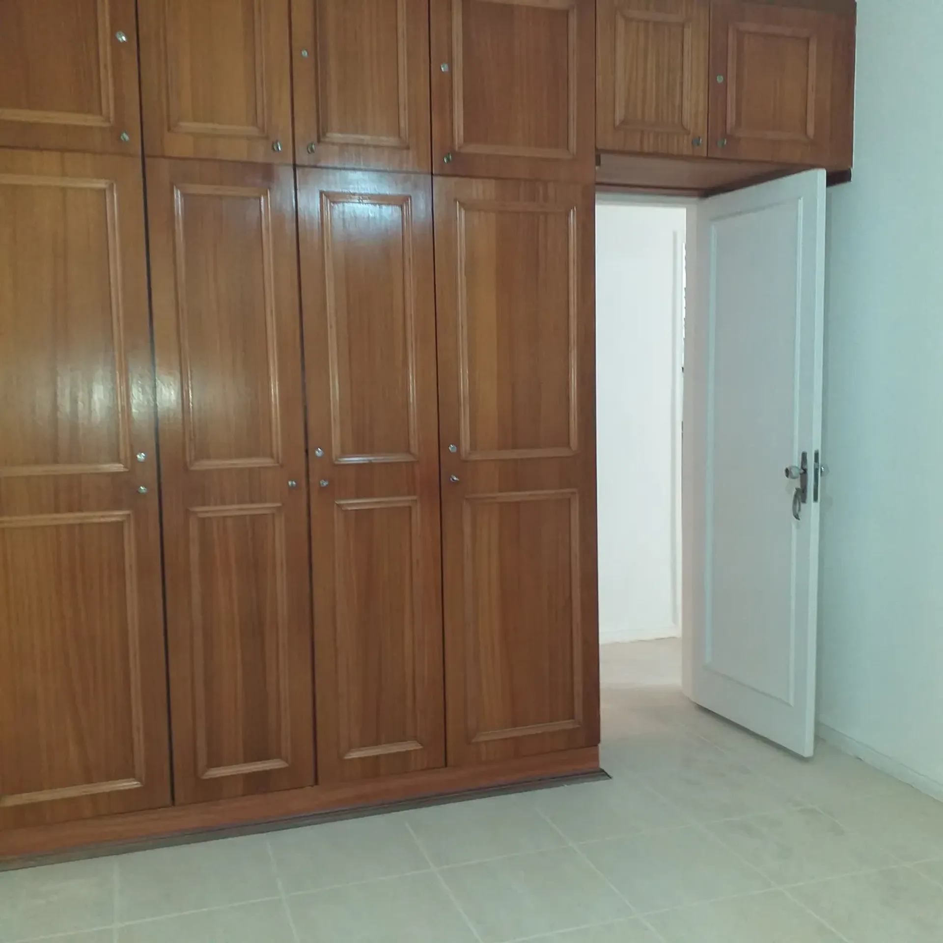Квартира 153 м² с 2 спальнями и видом на воду и горы — photo 17