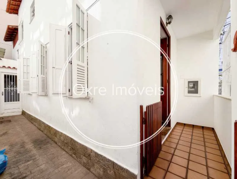 3-bedroom house with a grill on the balcony — photo 16