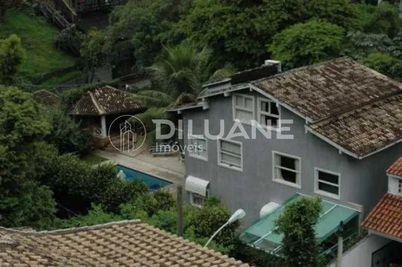 297 m² house with 6 bedrooms and 7 bathrooms — photo 24