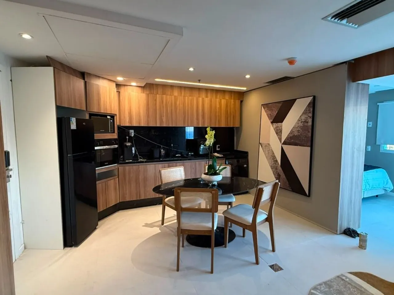 Furnished 1-bedroom apartment with enclosed balcony — photo 5