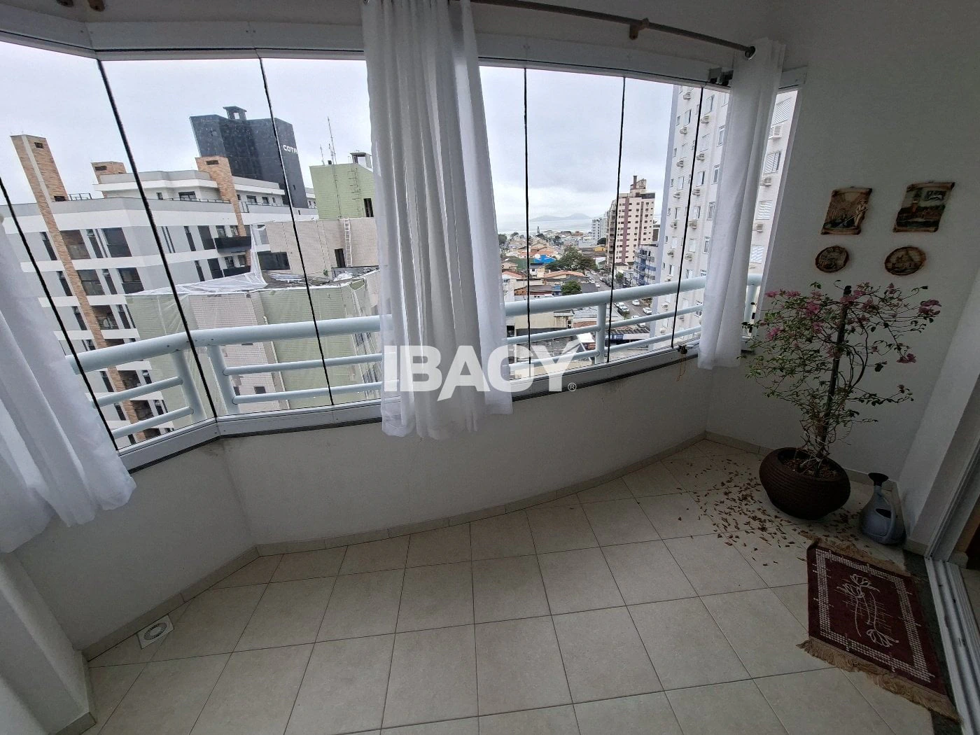 3-bedroom apartment with a bathtub in Florianópolis — photo 16