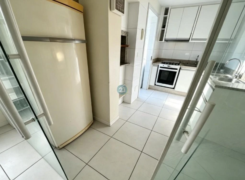 Apartamento dúplex amueblado con 3 suites y 2 plazas — photo 2