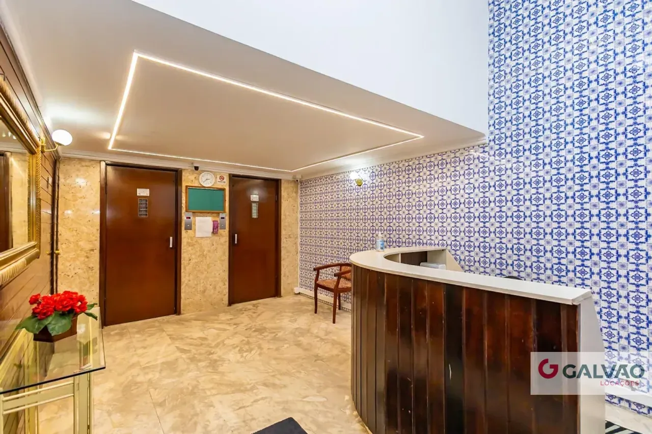 Apartment with 2 bedrooms and wood flooring — photo 14