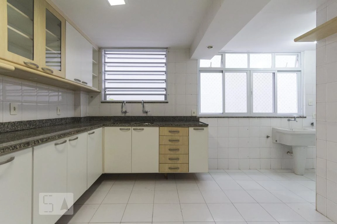 195 m² rental apartment with 3 bedrooms and 2 parking spaces — photo 23