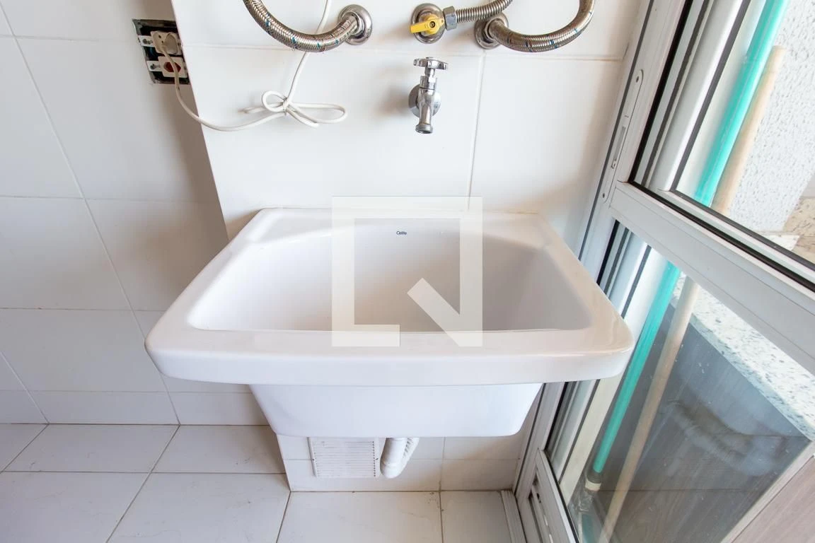 2-bedroom apartment with a grill on the balcony in Curitiba — photo 9