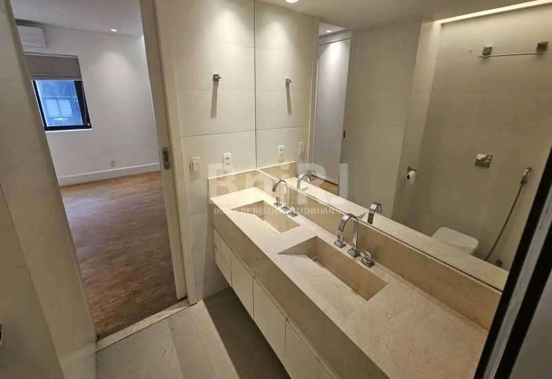 4-bedroom apartment 156 m² with 2 parking spots — photo 3
