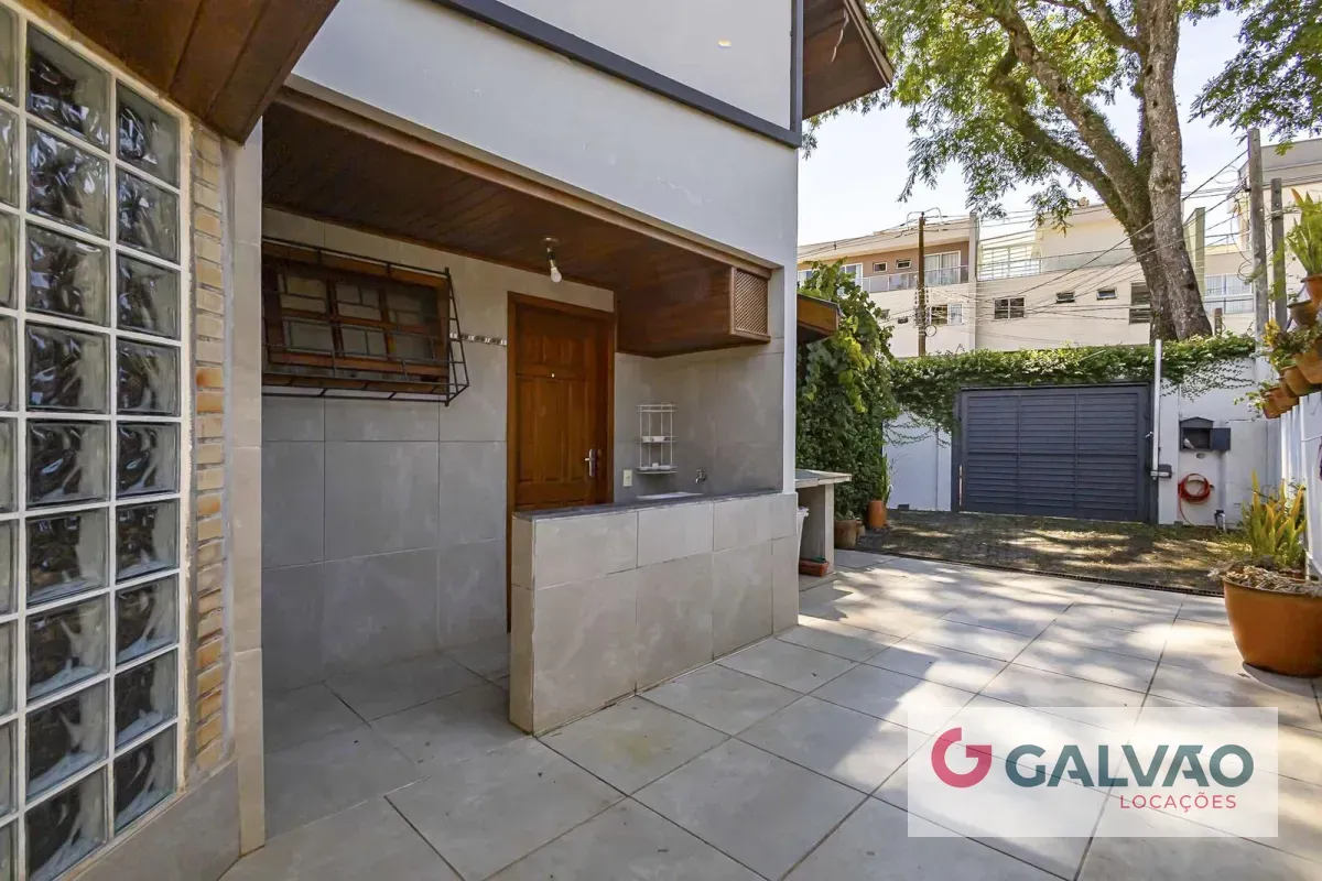 Casa sin amueblar con 3 dormitorios, cocina cerrada y balcón — photo 57