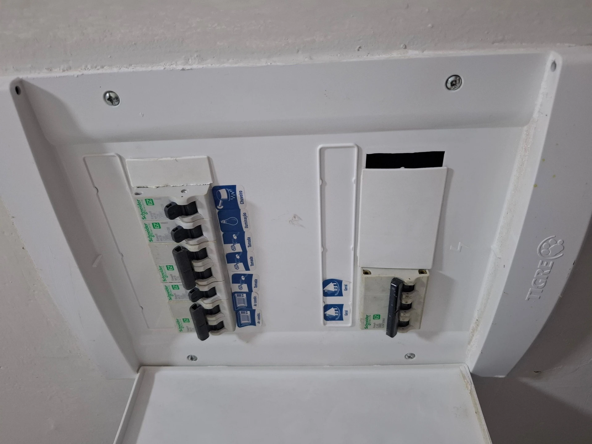 Apartamento sem mobília com 1 quarto e chuveiro elétrico — photo 13