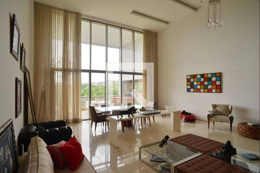 4-bedroom apartment with enclosed glass balcony — photo 7