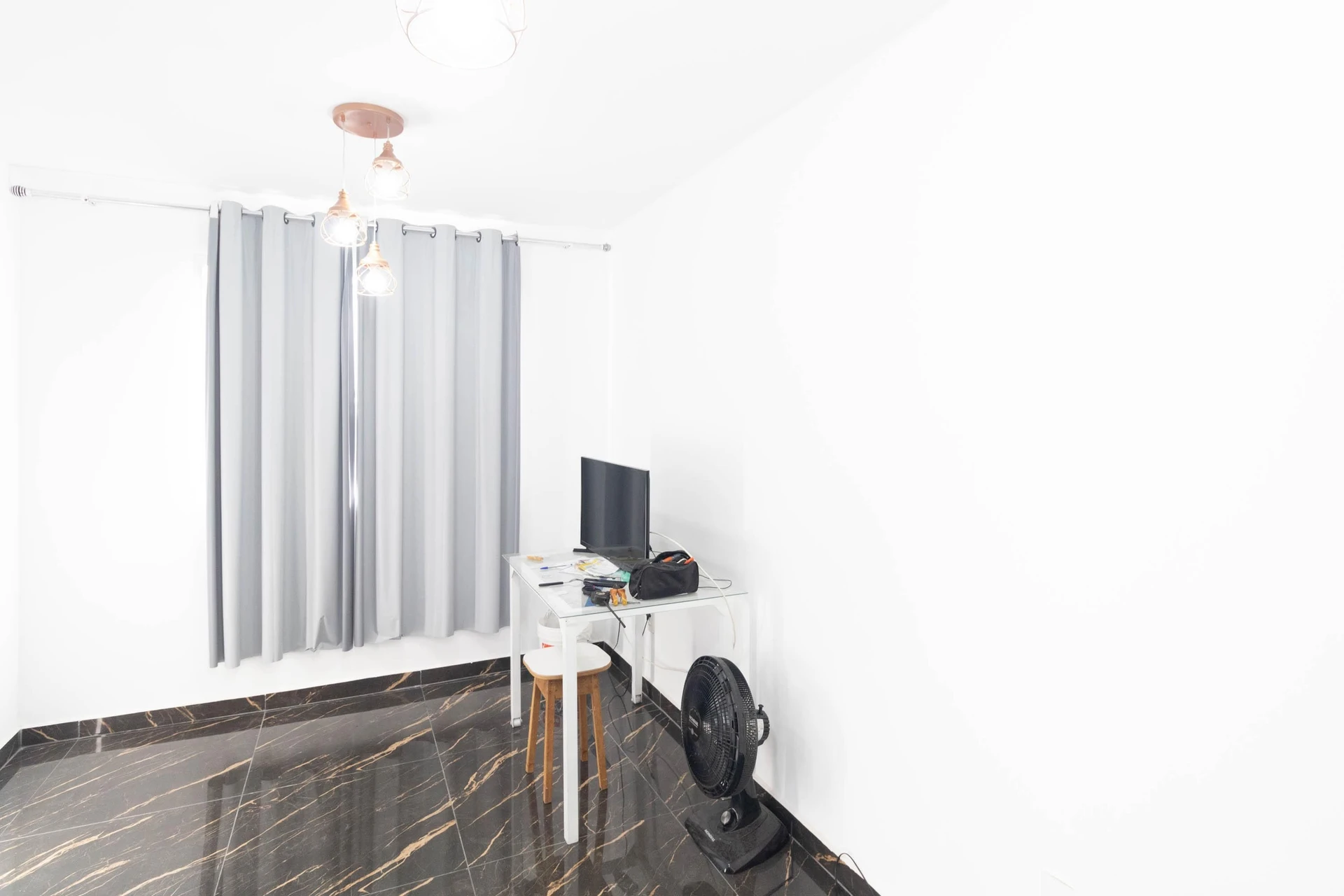 Unfurnished 2-bedroom apartment with 1 bath and 2 parking