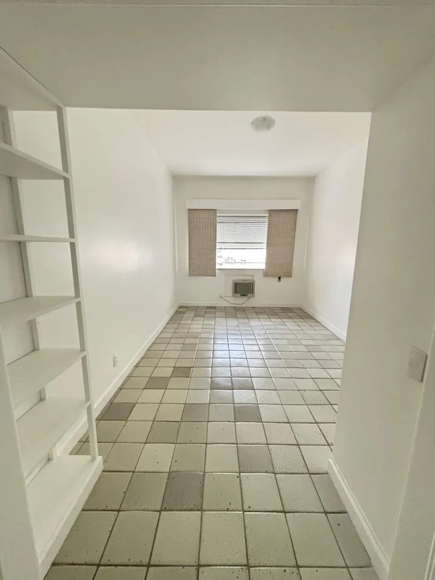 Apartment, 280 m², with a water view — photo 26