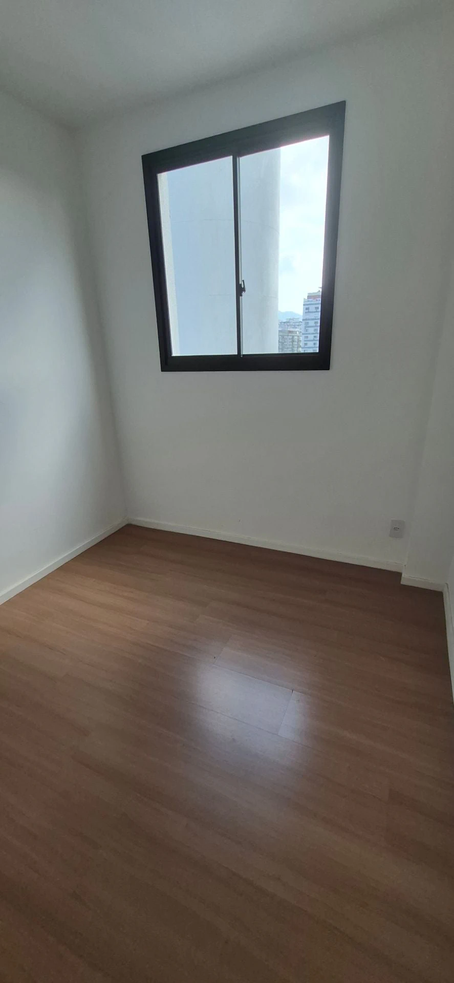 2-bedroom apartment in a building with a gym — photo 11