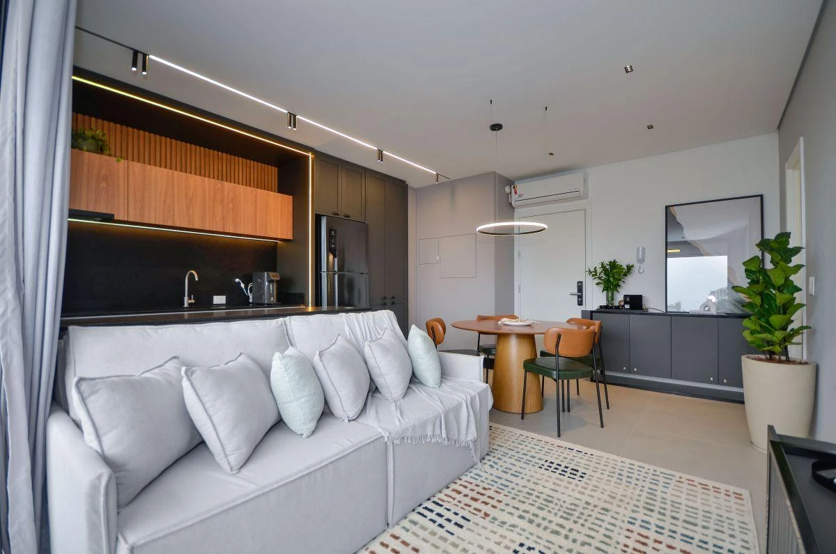 Furnished 1-bedroom apartment with balcony and grill — photo 27