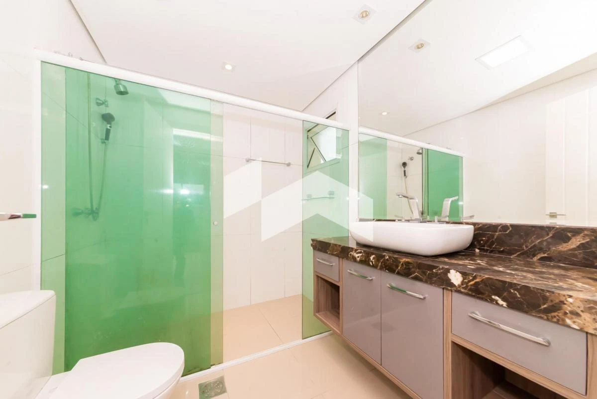 3-bedroom apartment in a building with a gym — photo 8