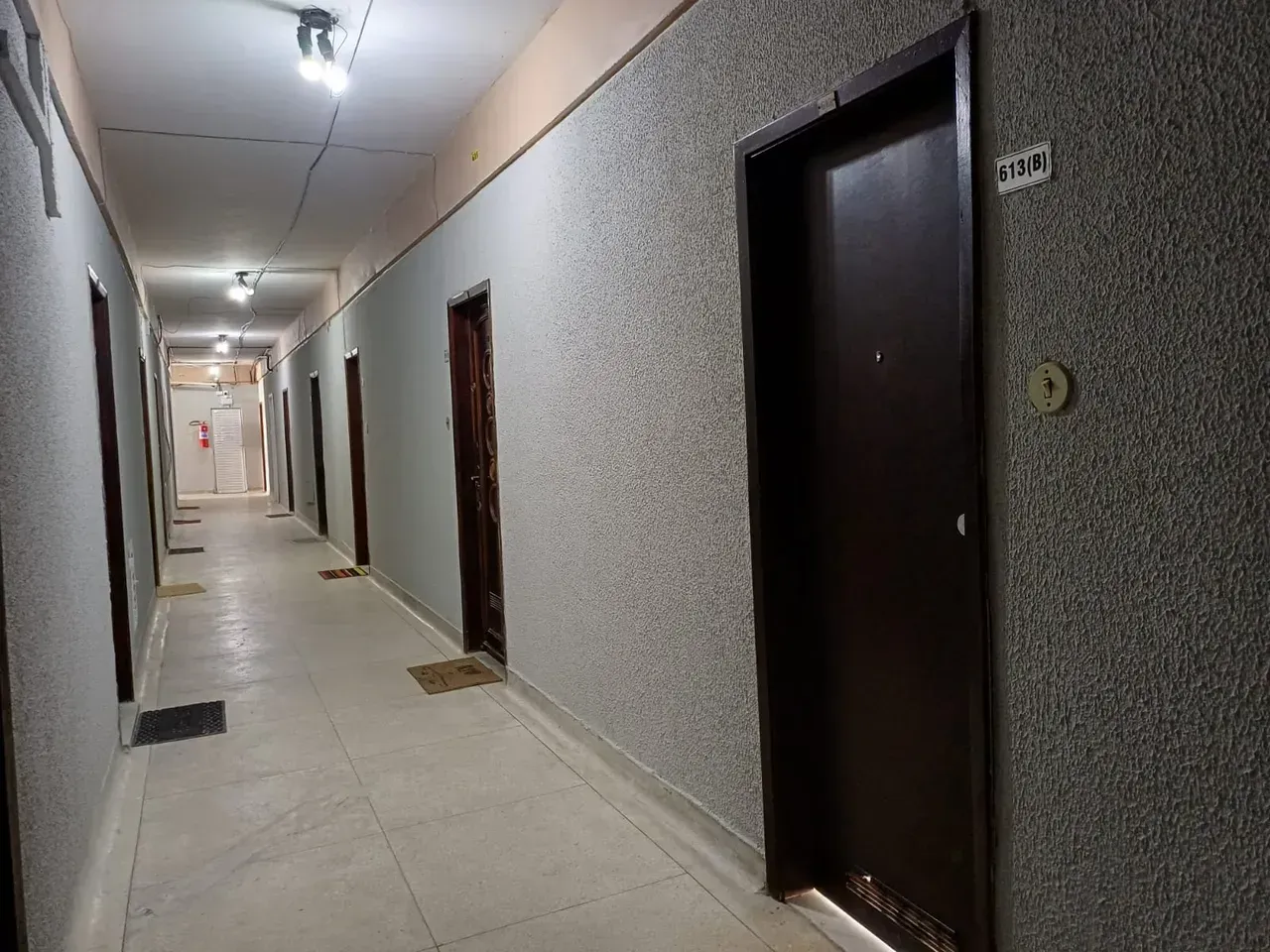 Studio conjugado com 1 quarto e box de vidro no banheiro — photo 9