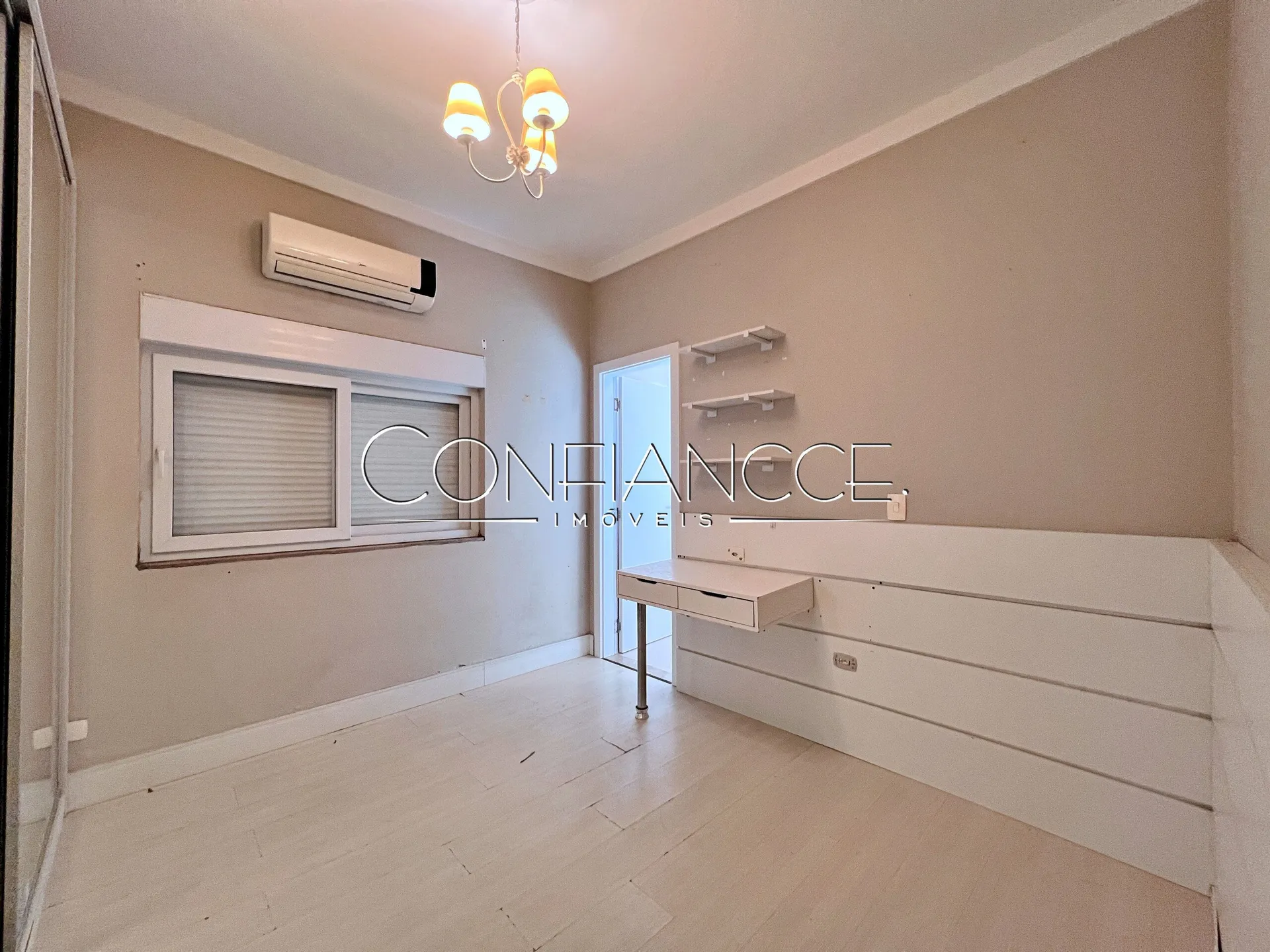 House with open-plan kitchen and 5 bedrooms and 5 baths — photo 26