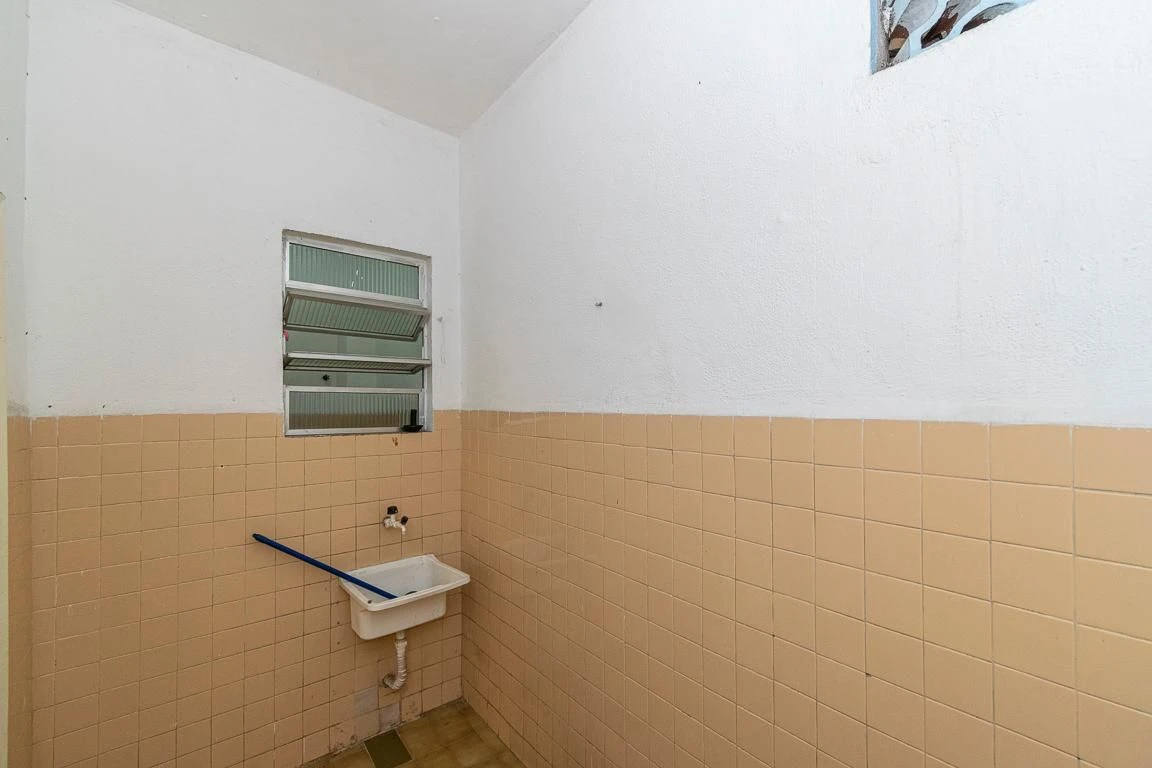 2-bedroom apartment with 1 bathroom, no parking — photo 10