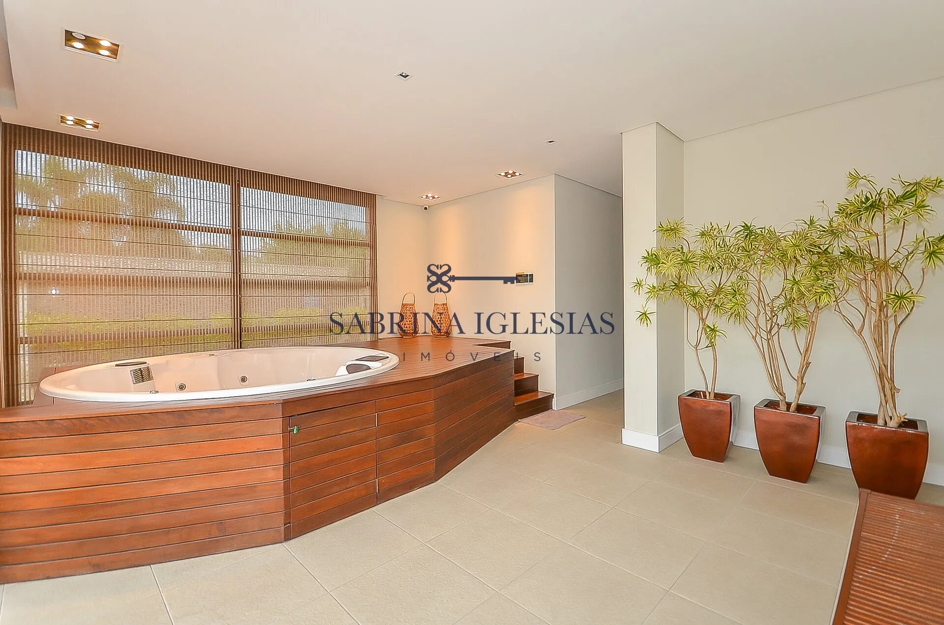 2-bedroom apartment with a bathtub — photo 18