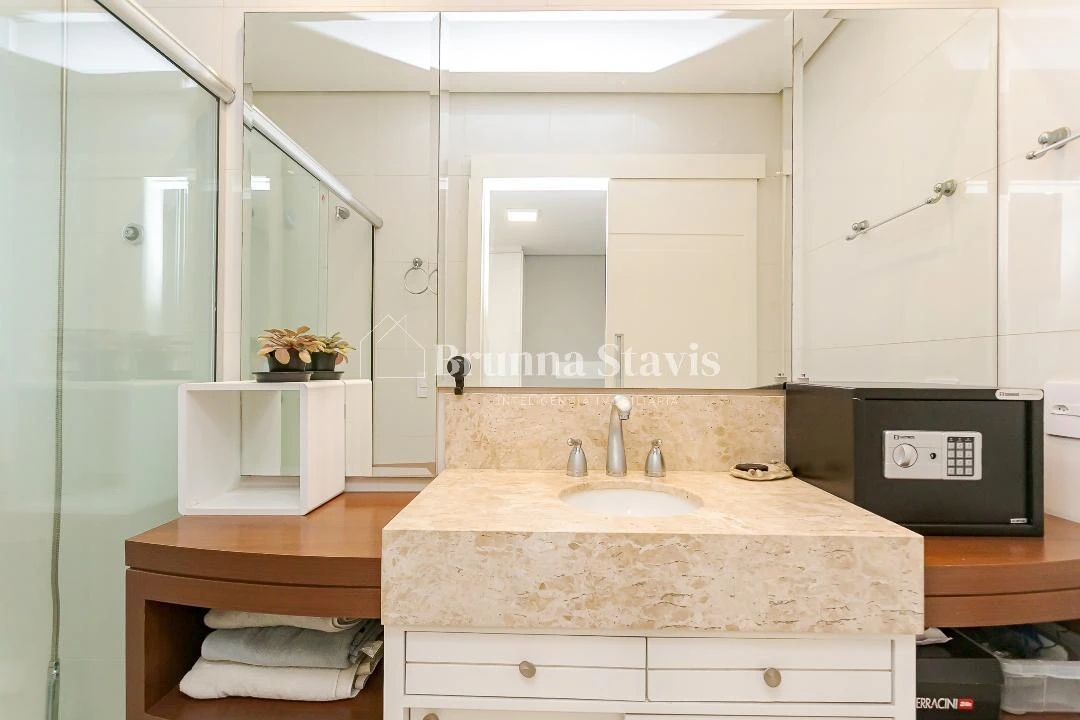 Furnished apartment of 379 m² with 3 en-suite suites — photo 35