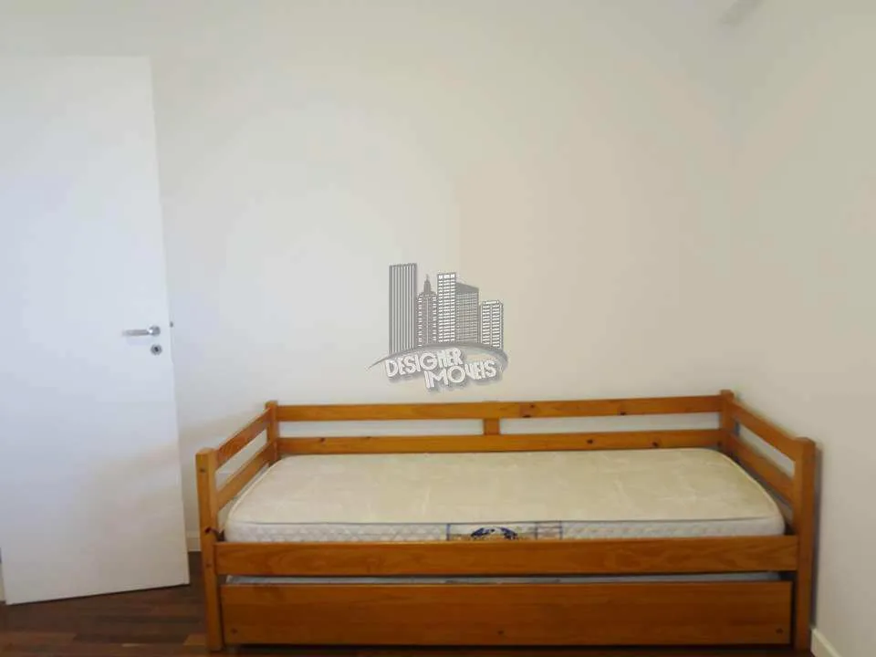 Balcony with a grill in a 3-bedroom apartment, 129 m² — photo 6