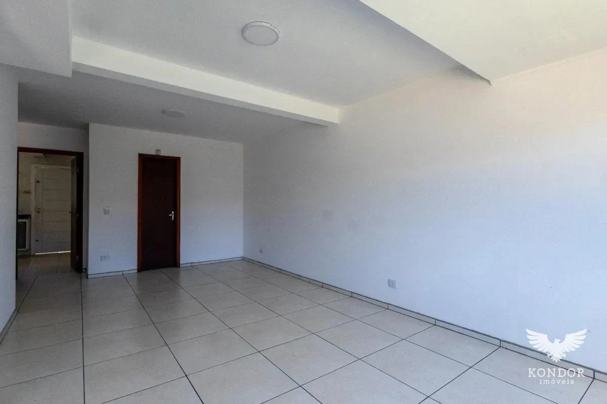 Walk-in closet in a 3-bedroom house, 184 m² — photo 15
