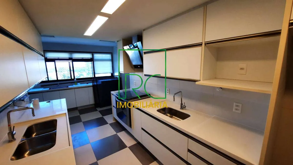 Water view in a 4-bedroom apartment, 360 m² — photo 13