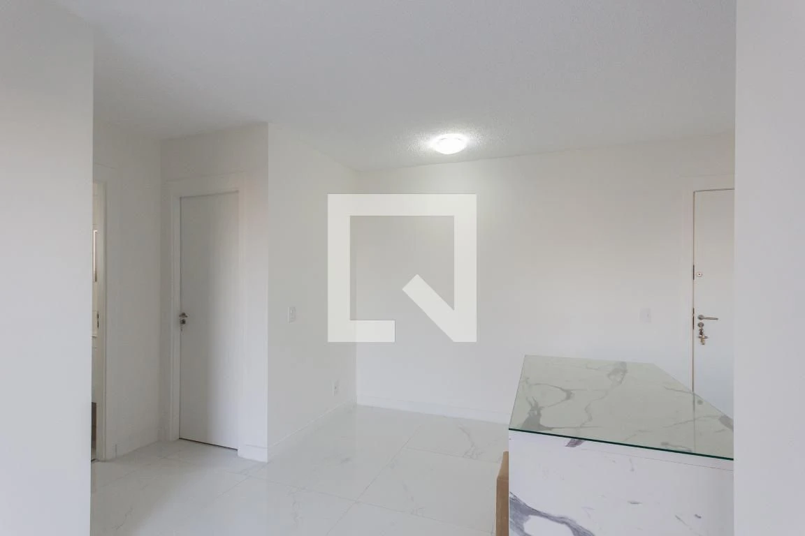 2-bedroom apartment with open-plan kitchen and living room — photo 5
