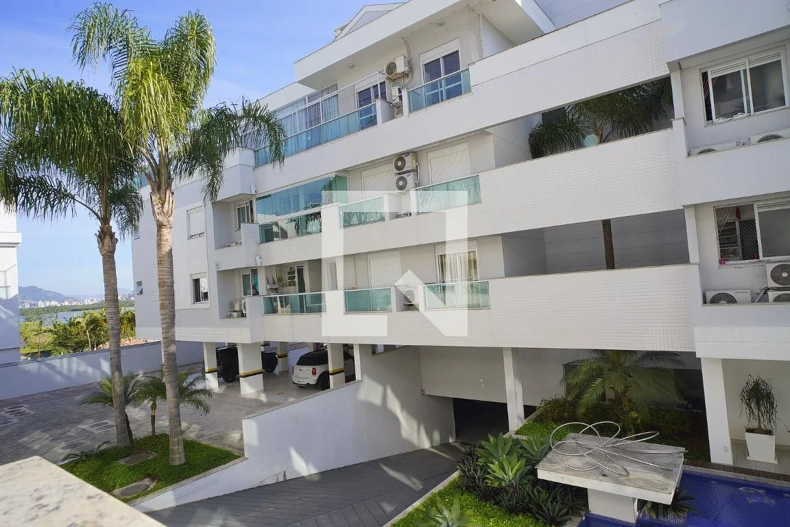 Glass-enclosed balcony in a 2-bedroom apartment, 78 m² — photo 17