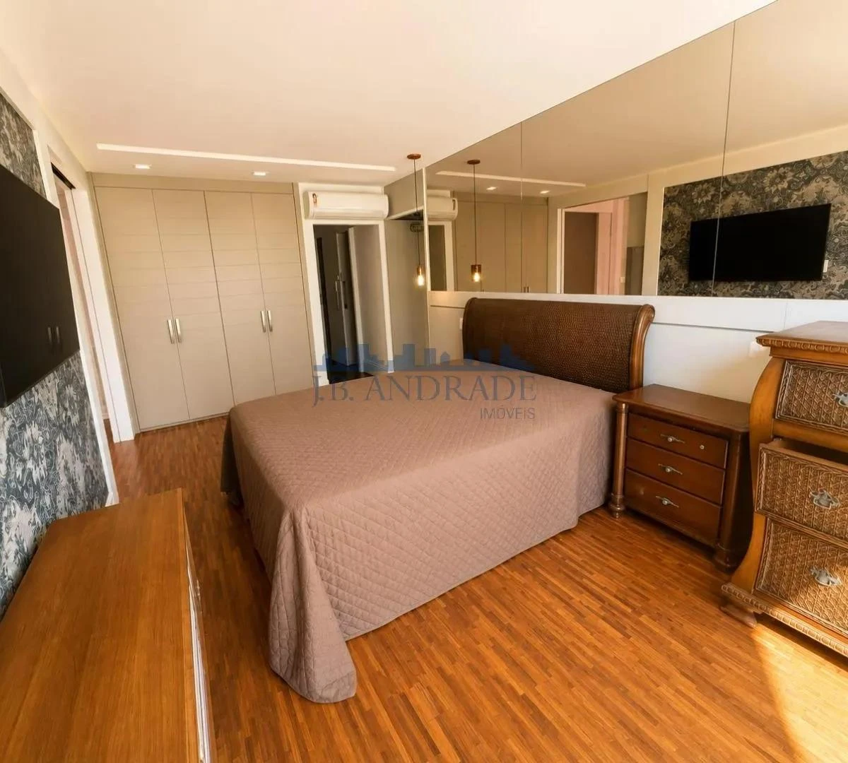 Furnished apartment with 4 bedrooms, 3 bathrooms and a balcony — photo 25