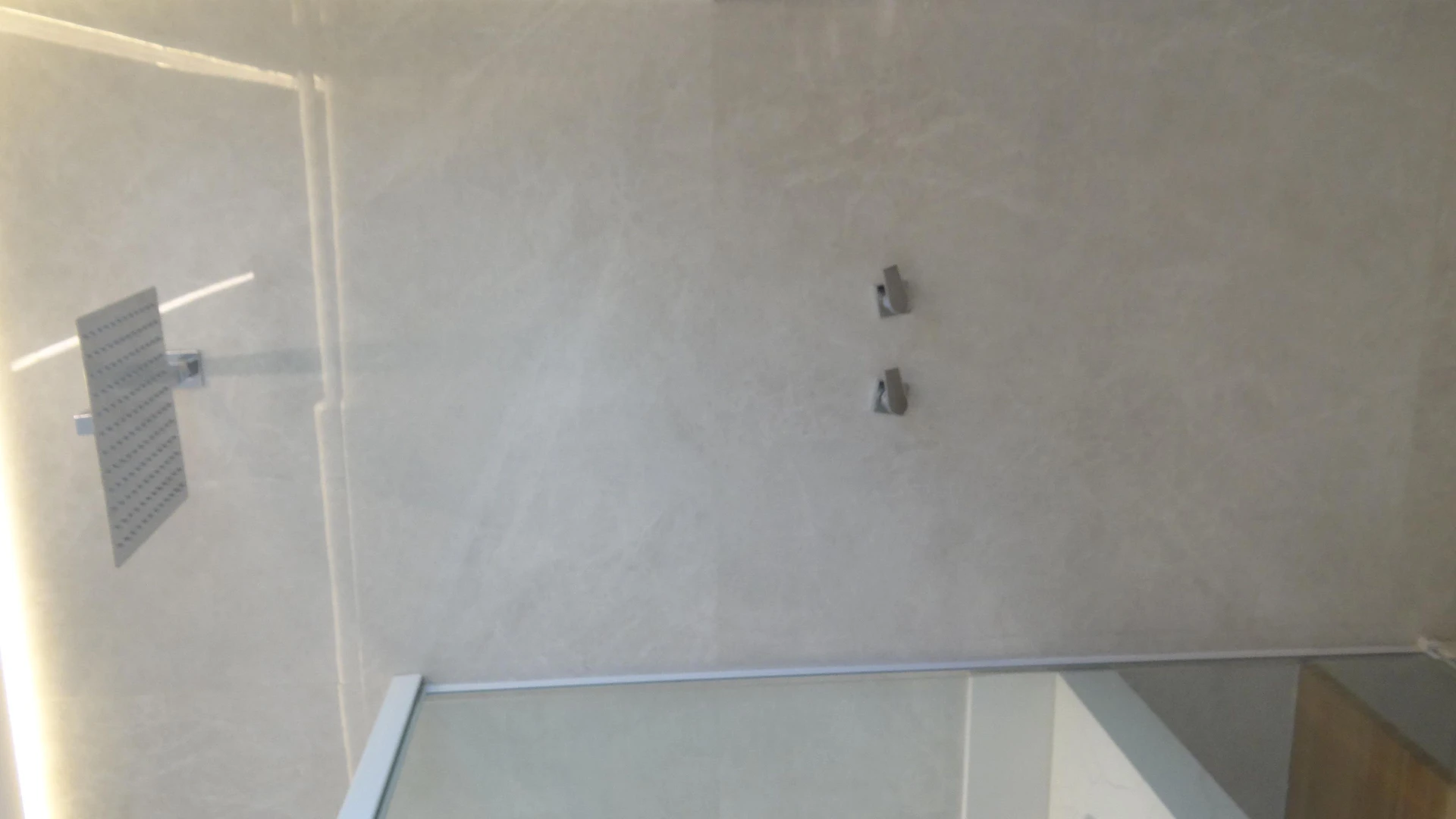 Casa de 384 m² com janelas do piso ao teto e varanda gourmet — photo 43