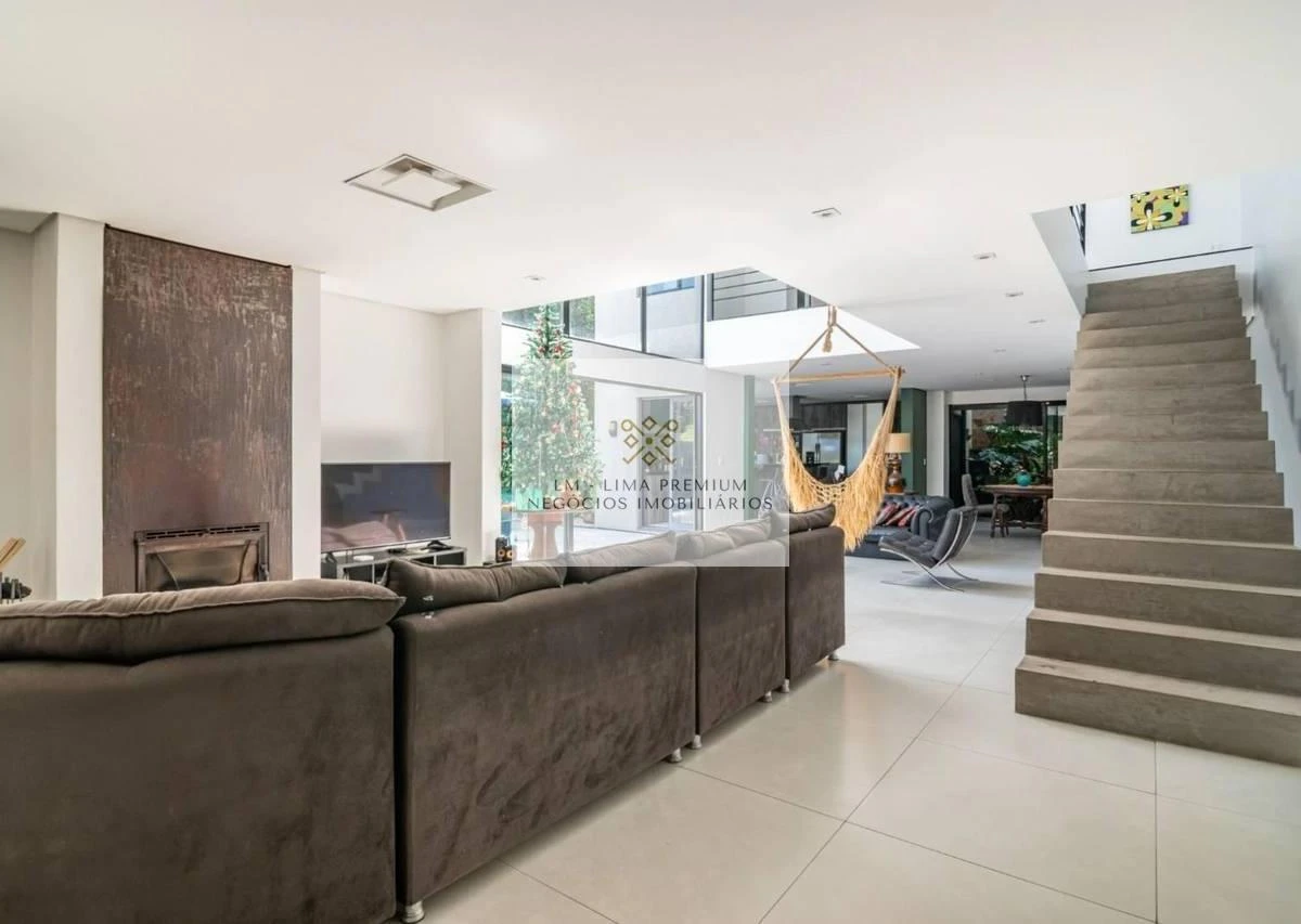 3-bedroom house with 280 m² and an open kitchen with gas stove