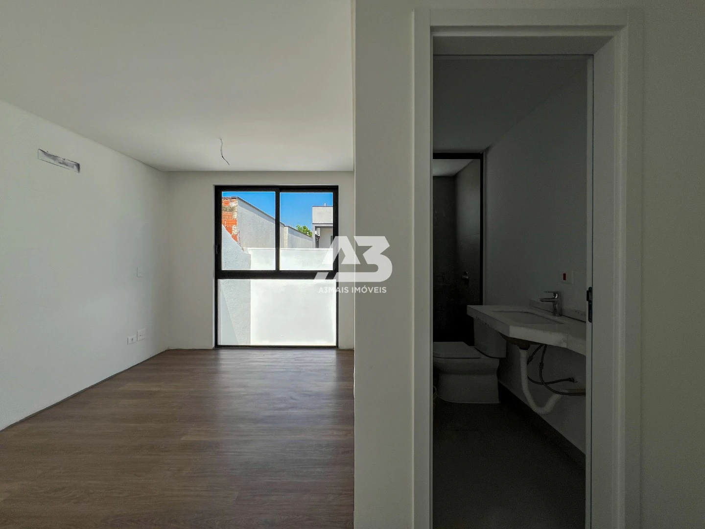 Floor-to-ceiling windows in a 3-bedroom house, 144 m² — photo 6