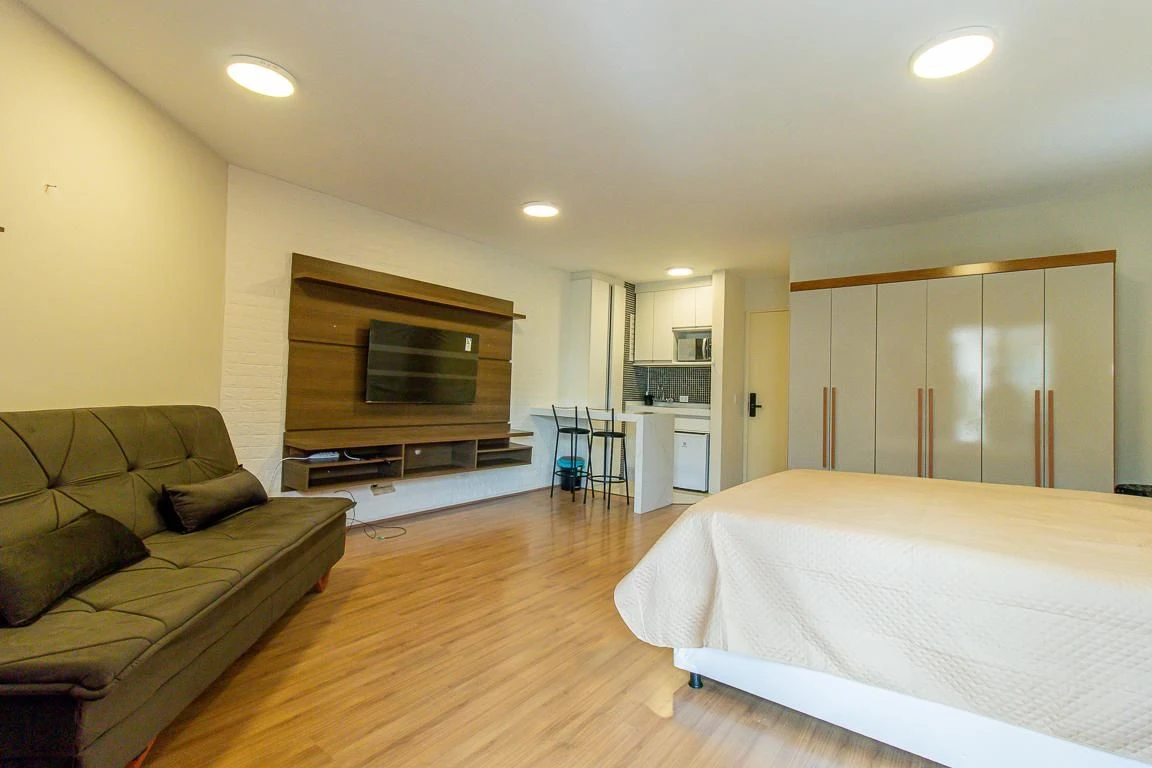 Furnished studio in a building with a gym — photo 4
