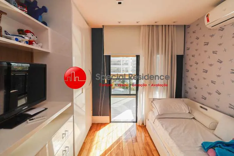 Furnished apartment with 4 bedrooms and 5 bathrooms — photo 28