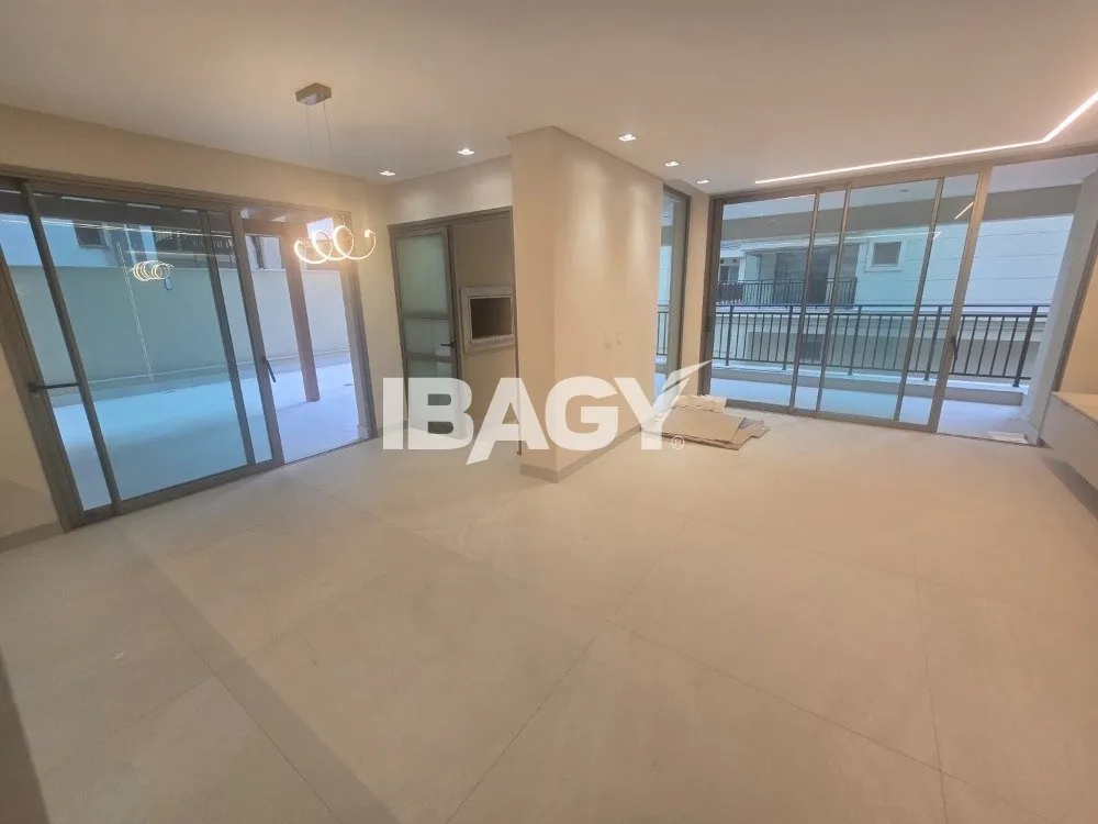 Apartment, 199 m², with a grill on the balcony