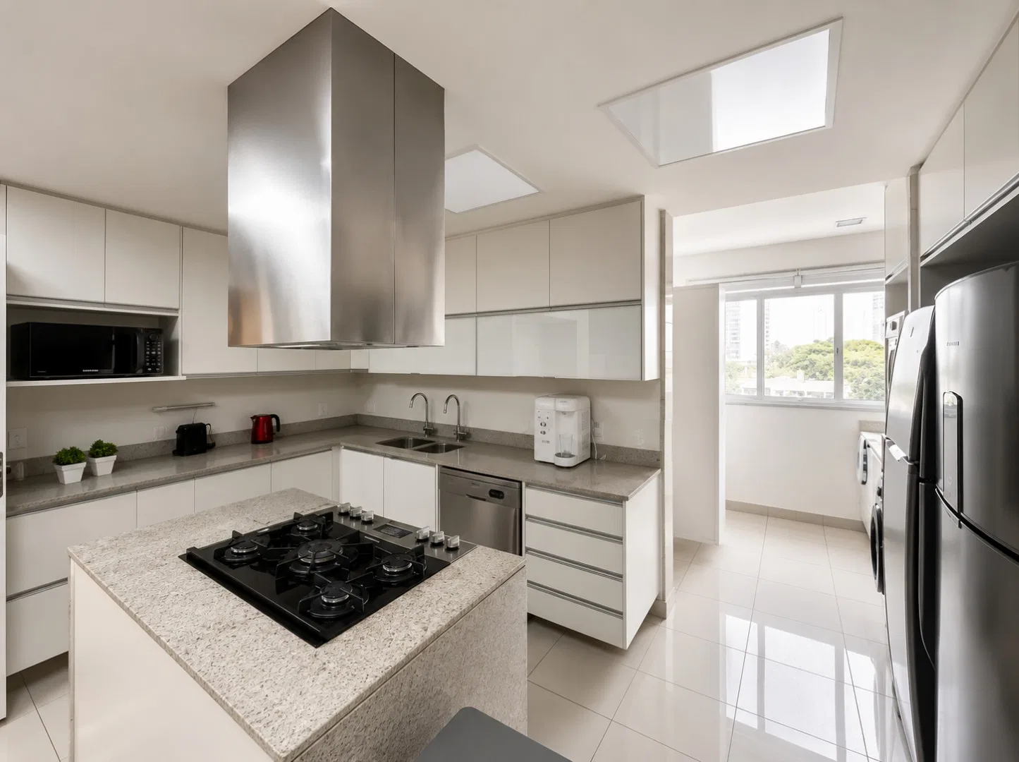 Rental apartment with 4 en-suite bedrooms and 282 m² — photo 2