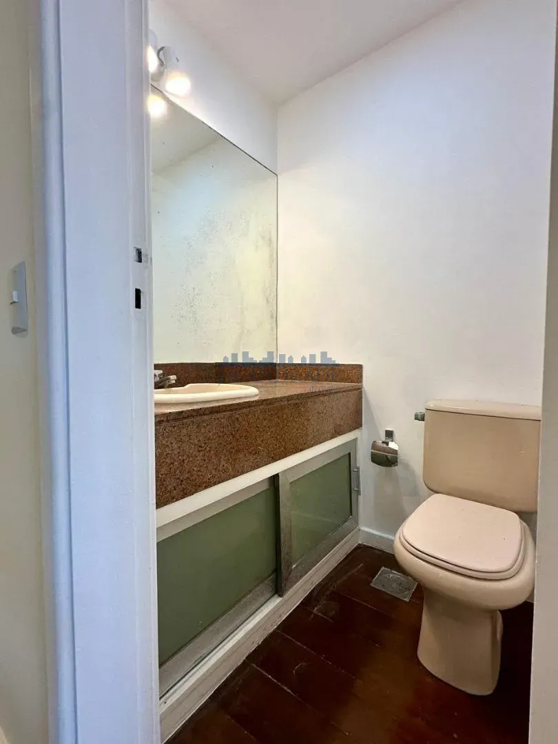 Glass-enclosed balcony in a 4-bedroom apartment, 197 m² — photo 6