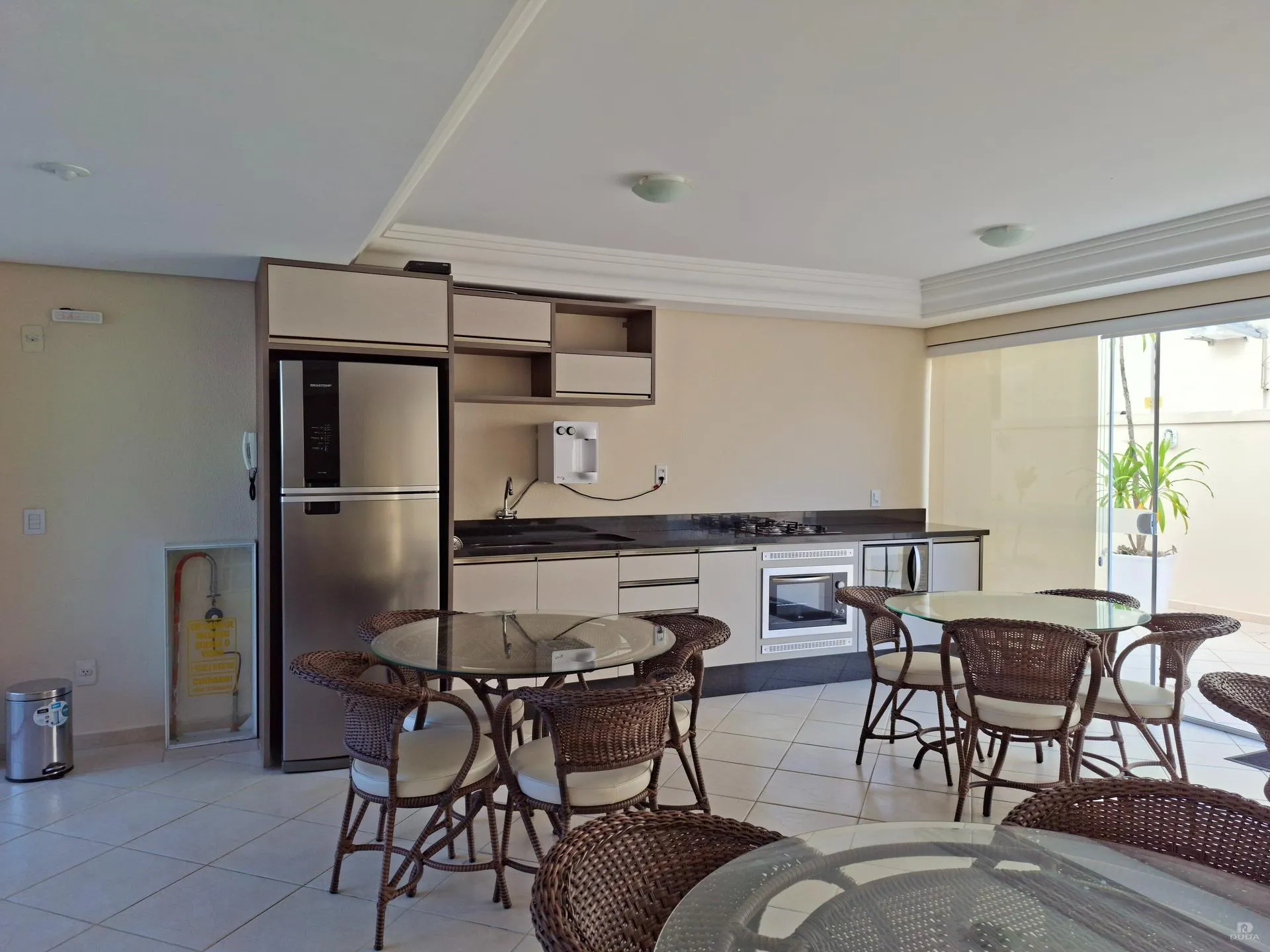 1-bedroom apartment with open-plan kitchen and parking — photo 21