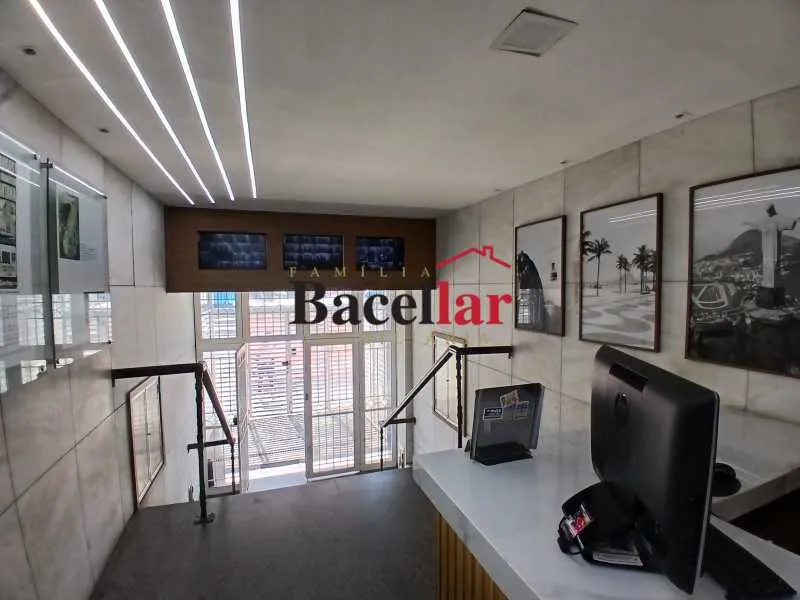 Apartamento de 1 quarto com janelas do piso ao teto, Centro — photo 7
