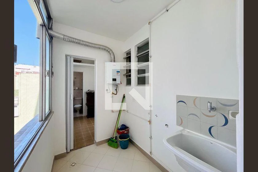 Walk-in closet in a 3-bedroom apartment, 83 m² — photo 37