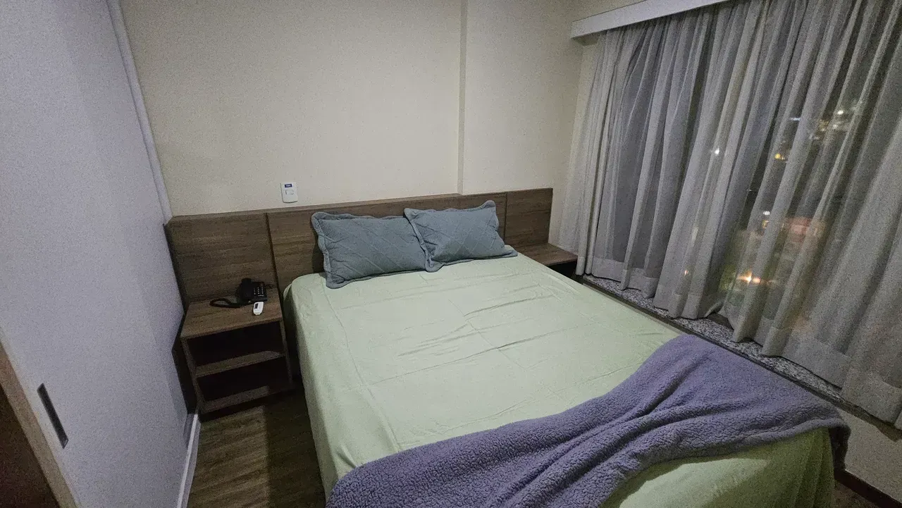 Furnished 1-bedroom apartment with open-plan kitchen — photo 8