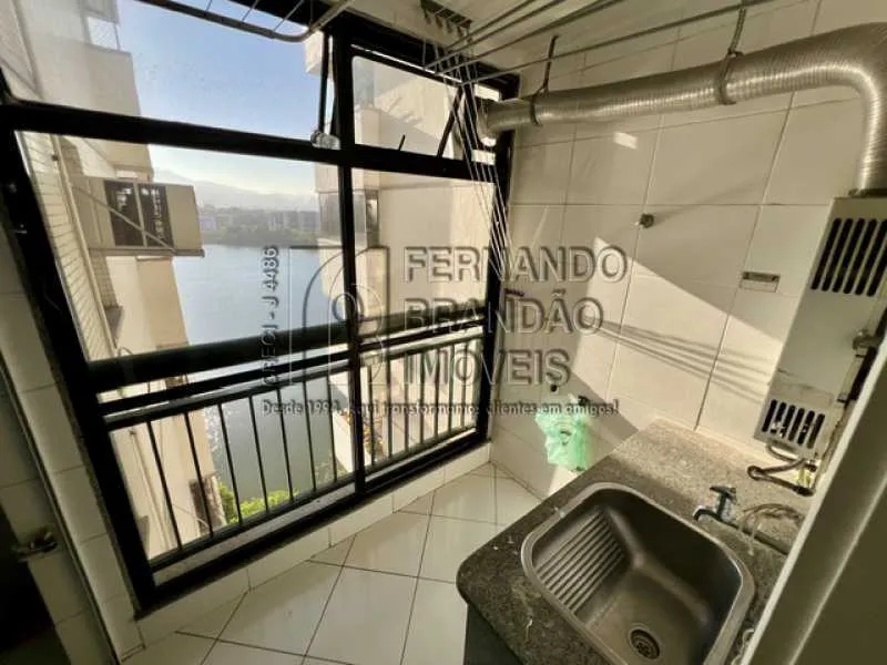 3-bedroom apartment with balcony grill and fitted details — photo 25
