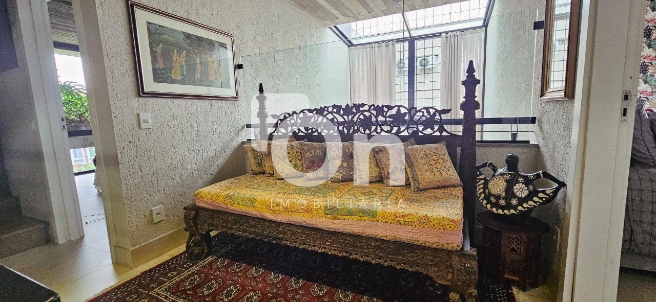 2-bedroom house with a mountain view in Florianópolis — photo 21