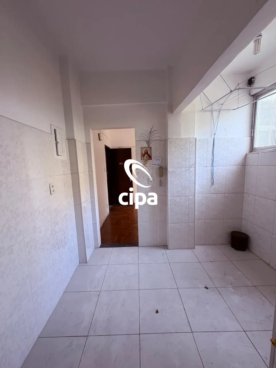 Unfurnished 1-bedroom apartment with a separate kitchen — photo 11