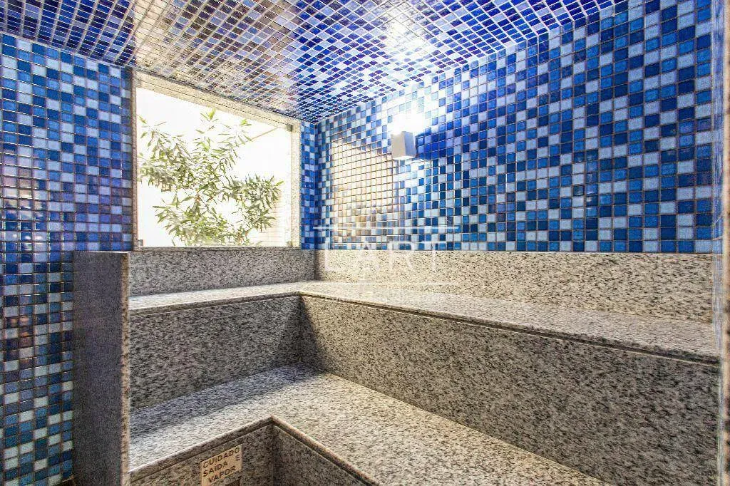 Apartamento com 2 dormitórios e varanda de vidro — photo 46