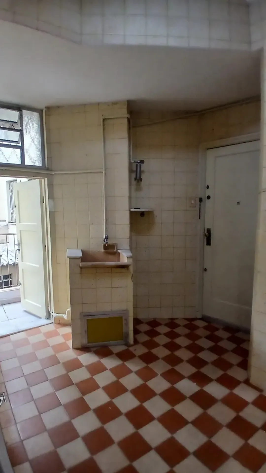 Apartment on the 2nd floor with wood or laminate floors — photo 9