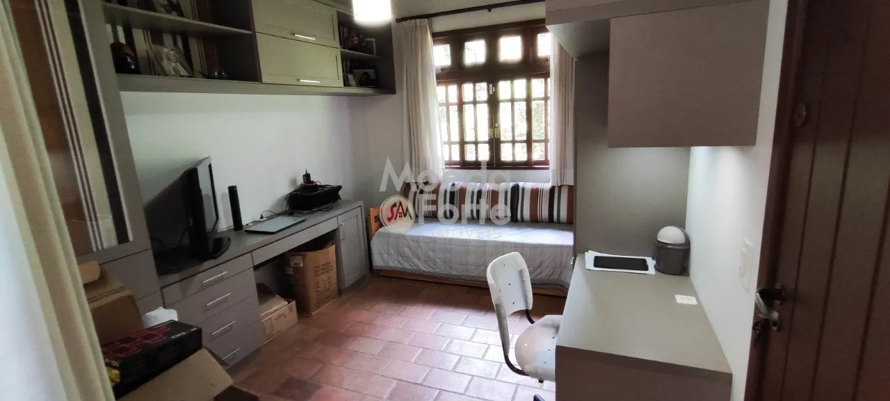 Furnished house with an open-plan kitchen and gas stove — photo 19