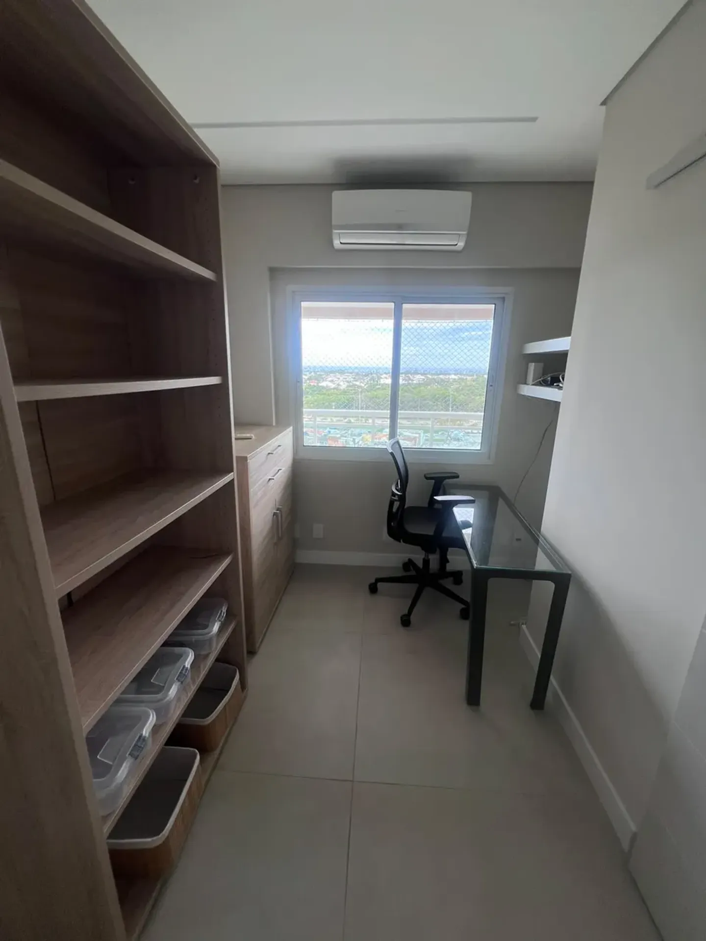 Apartment on the 10th floor with a grill on the balcony — photo 12