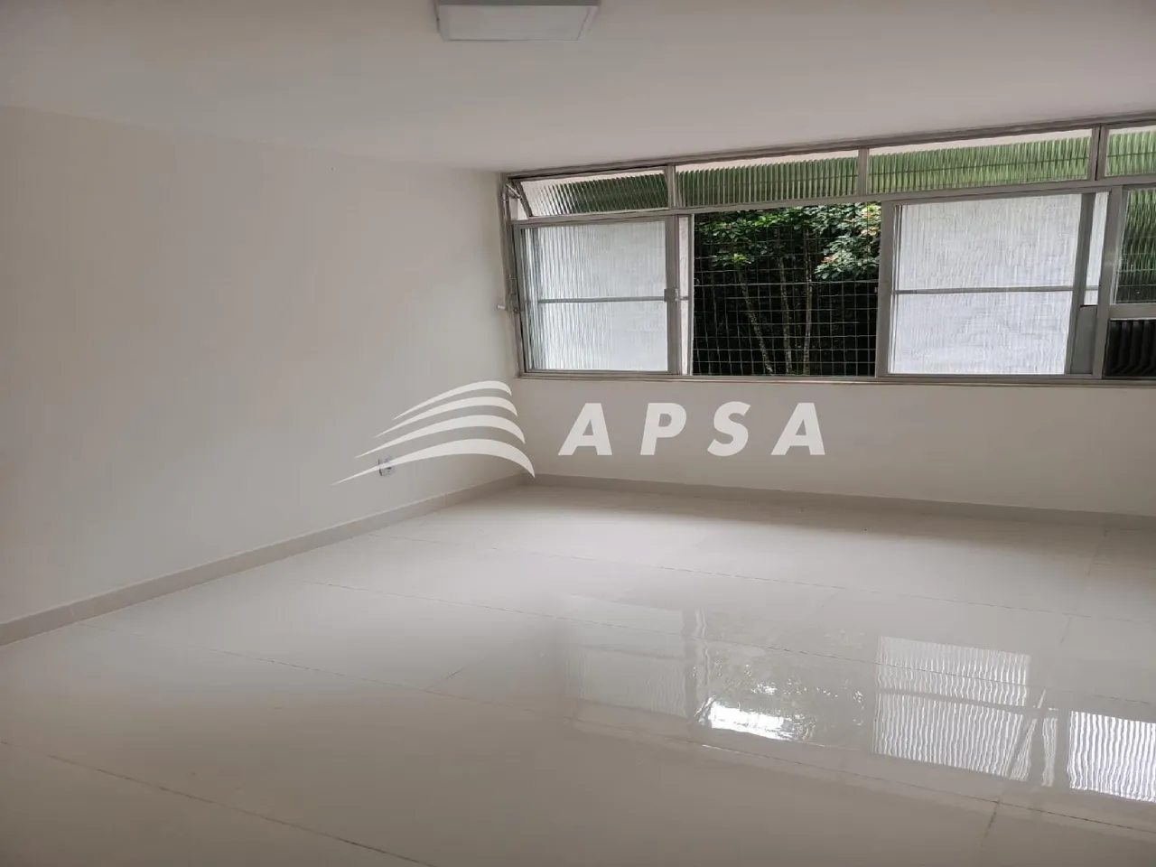 Apartamento de 30 m² com 1 quarto e 2 vagas